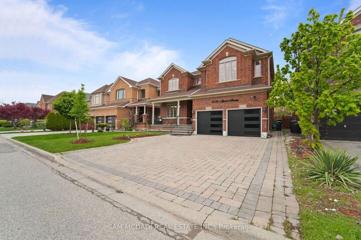 Property Photo: 3259 Alpaca Avenue ON L5M 7V4