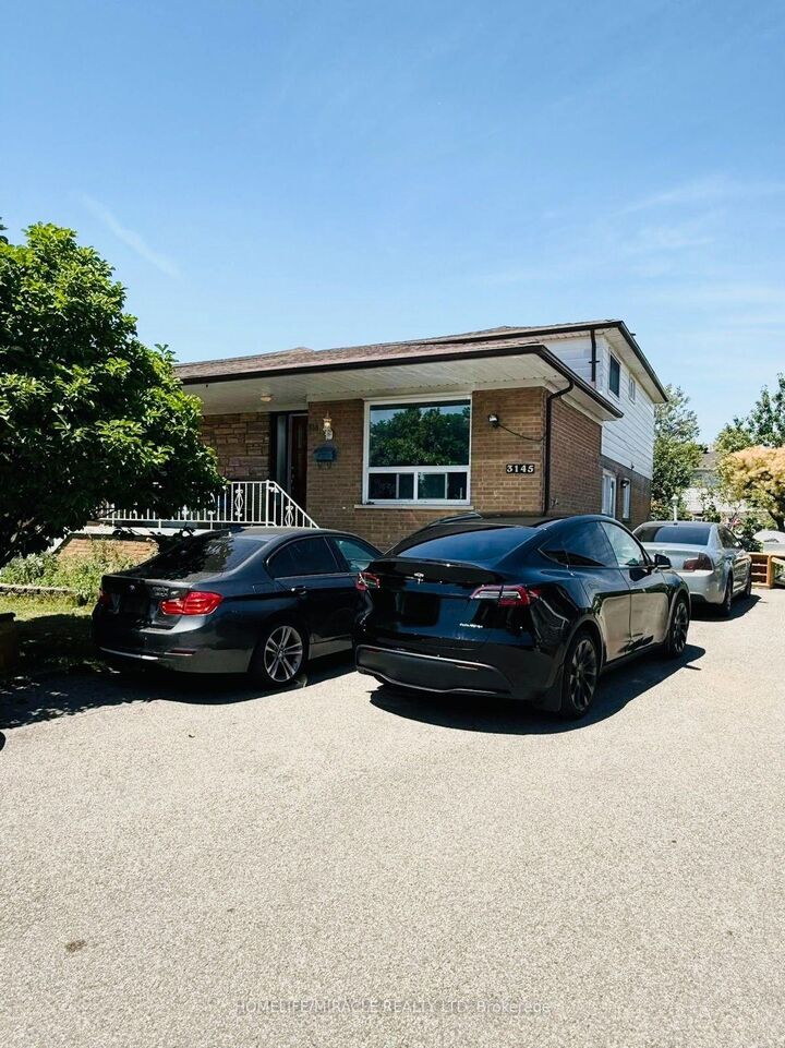 Property Photo:  3145 Mallbridge Crescent  ON L4T 2C5 