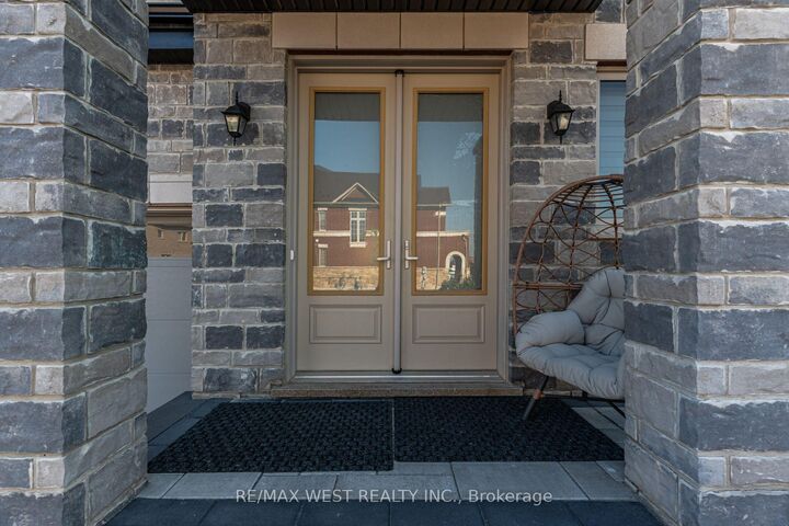 Property Photo: 2688 Sapphire Drive ON L1X 0G5