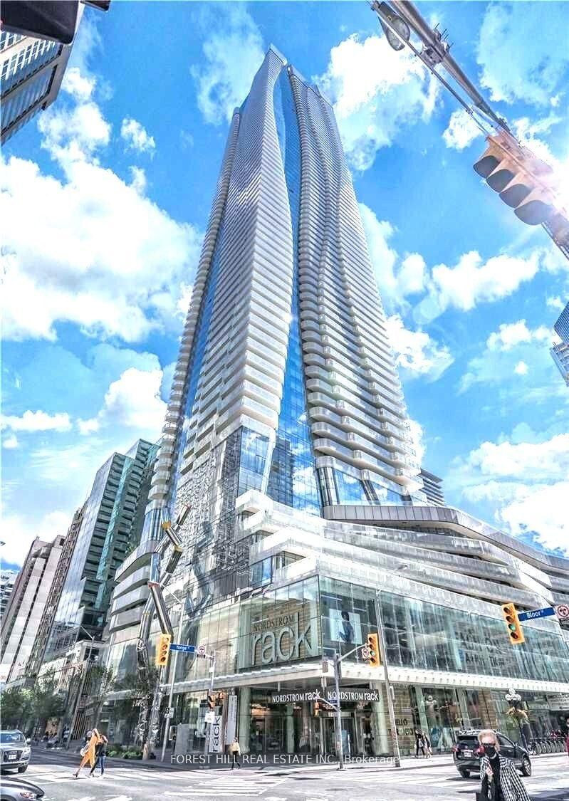 Property Photo:  1 Bloor Street E 5210  ON M4W 0A8 