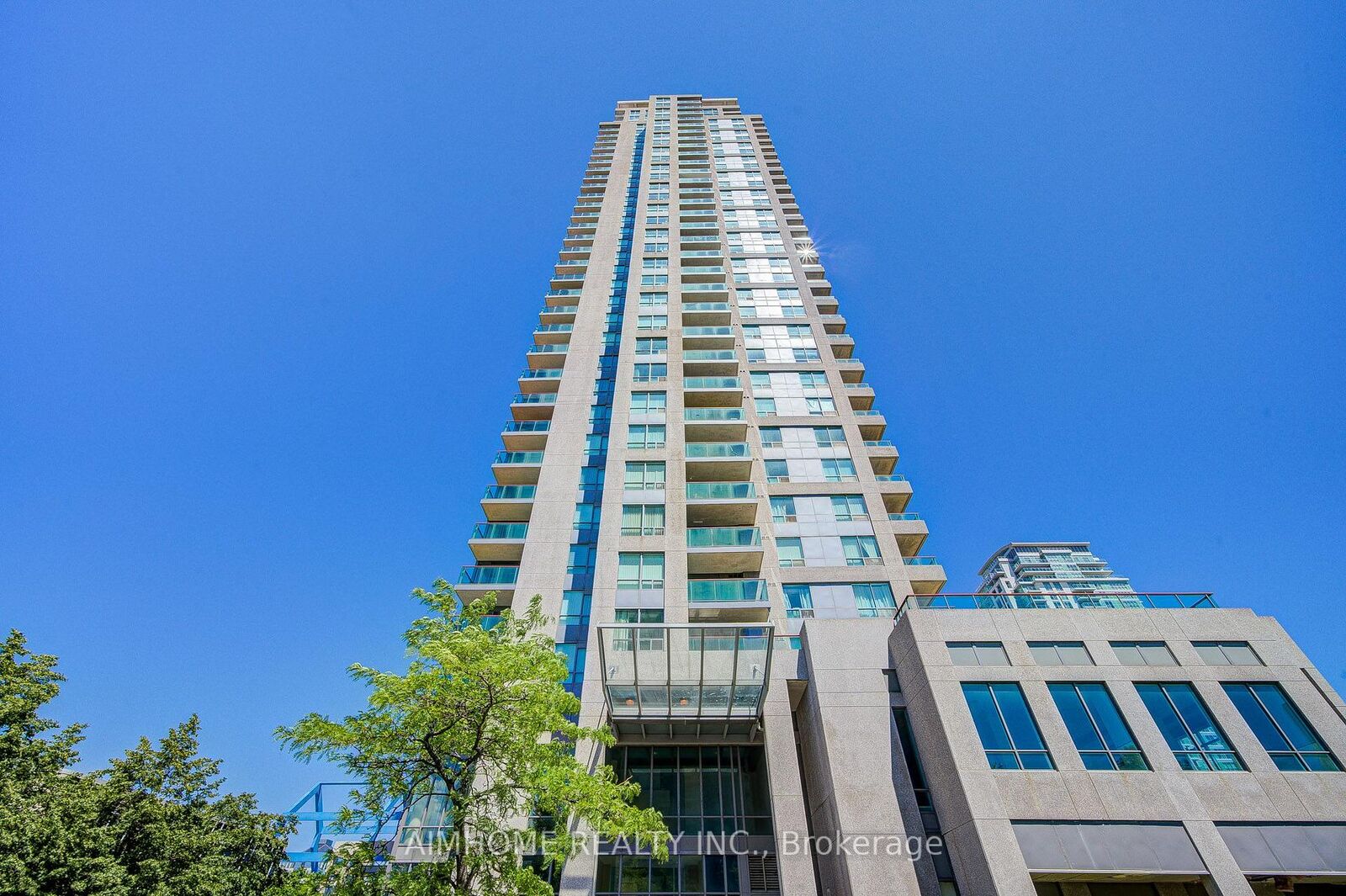 Property Photo: 60 Brian Harrison Way 1107 ON M1P 5J5