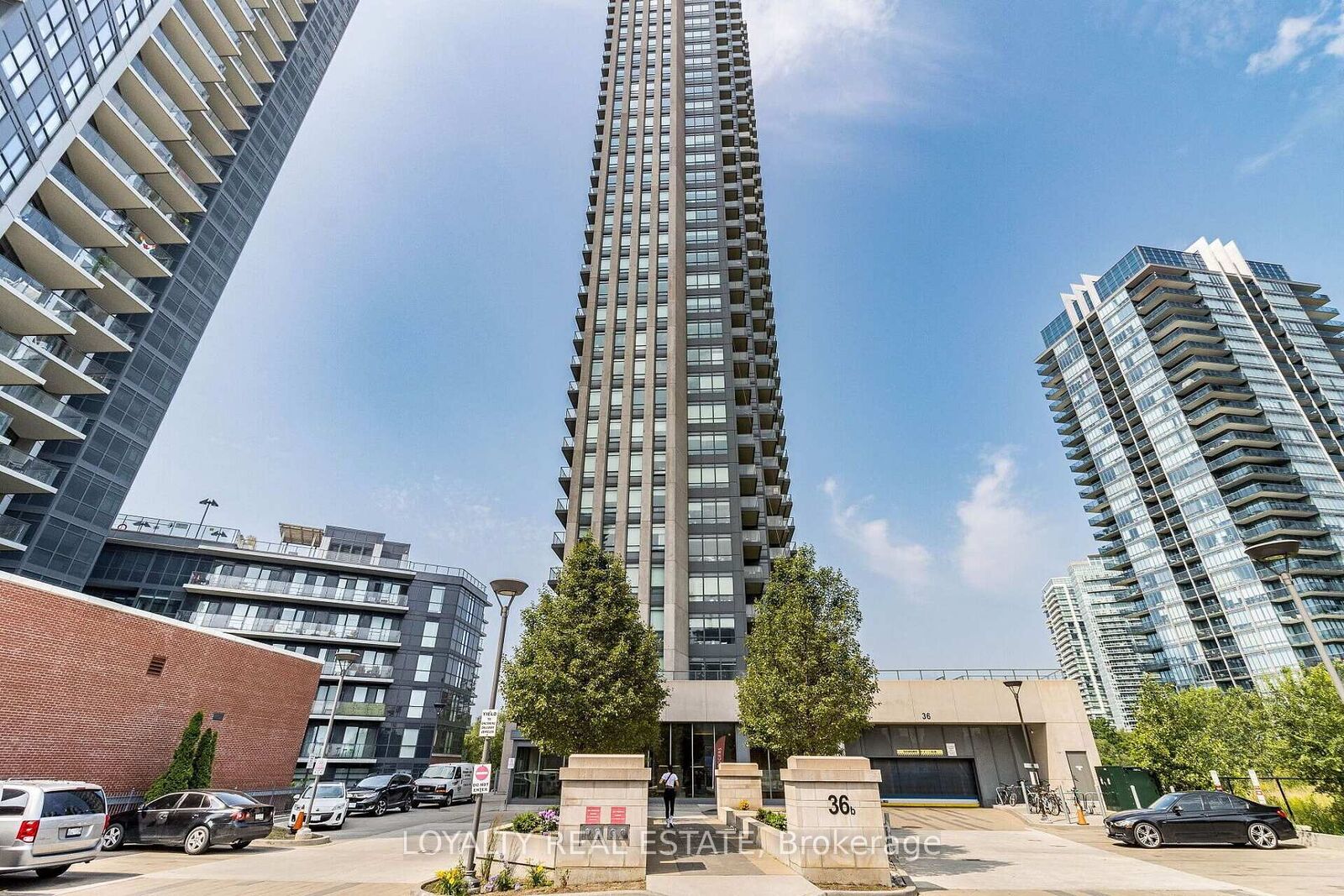 Property Photo:  36 Parklawn Road 4210  ON M8Y 3H8 