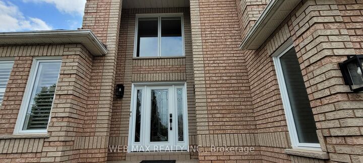 Property Photo:  22 Ashbury Crescent  ON L7E 1X6 