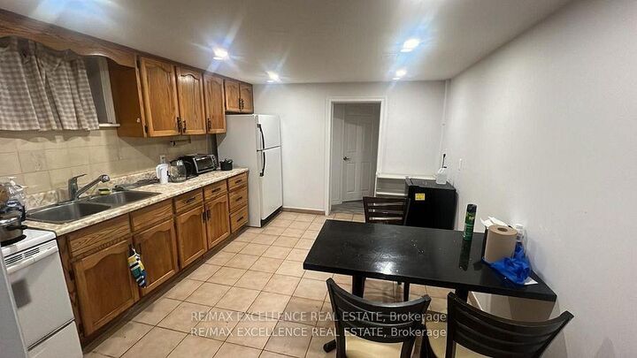 Property Photo: 25 Garratt (Room) Boulevard ON M3K 1S8
