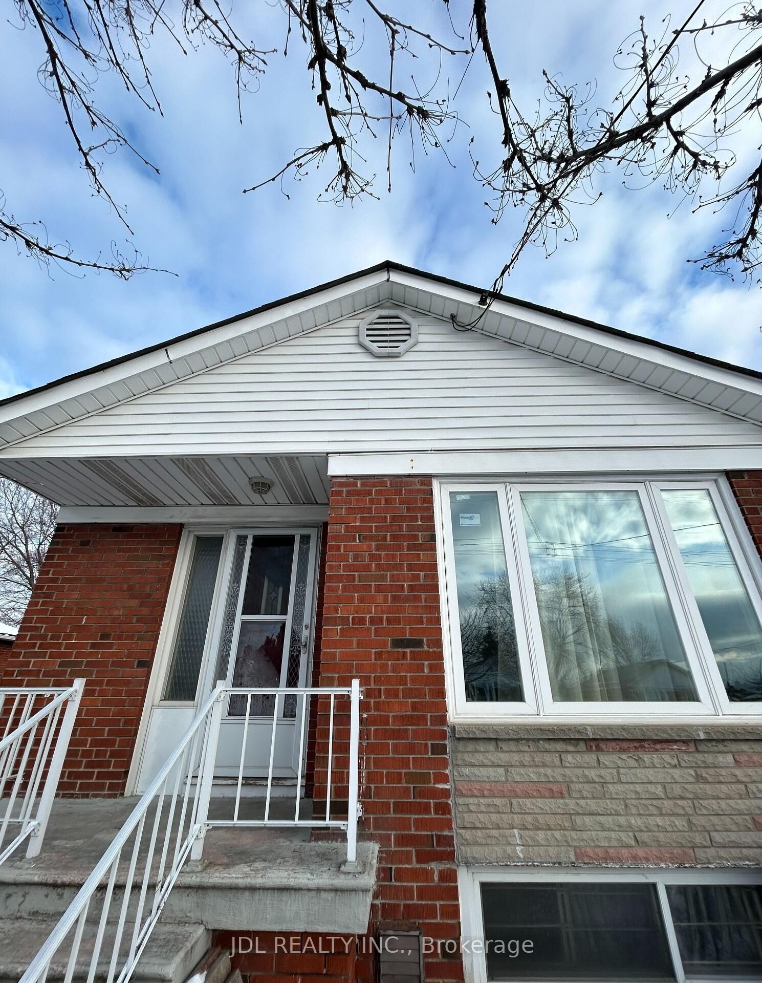 Property Photo: 8 Highwood Ave. Avenue Three-Bedroom Main Floor ON M1R 2E4