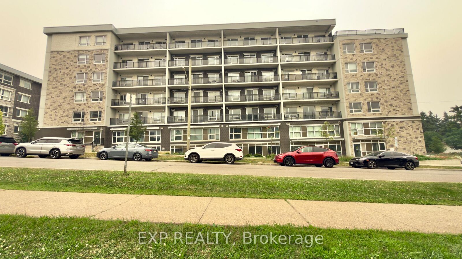Property Photo:  275B Larch Street 608  ON N2L 3R2 