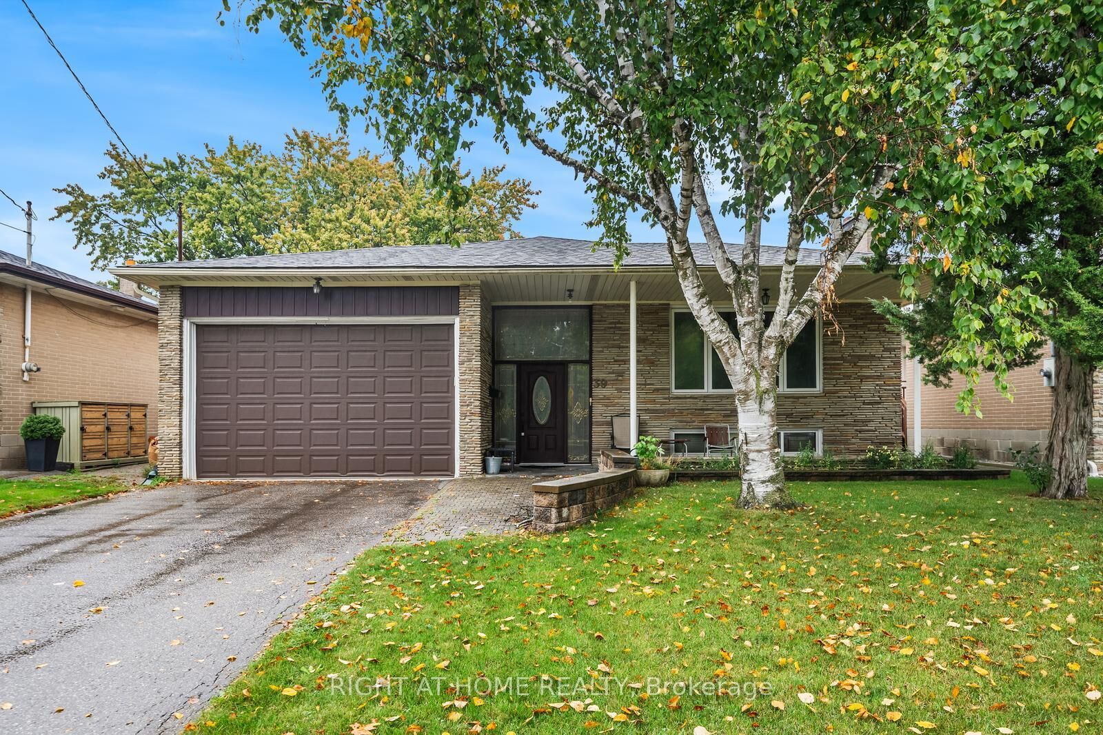Property Photo: 39 Heathview Avenue ON M2K 2C2