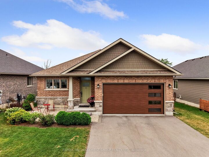 31 Mercedes Drive — photo 1