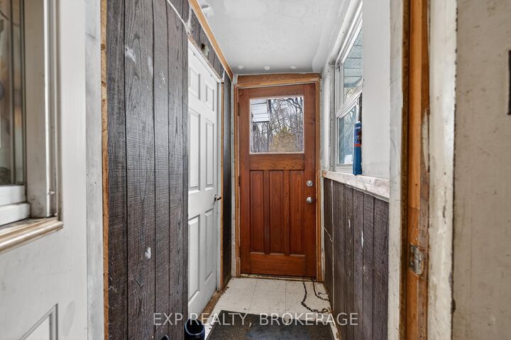 Property Photo: 2295 Sydenham Road ON K0H 1M0