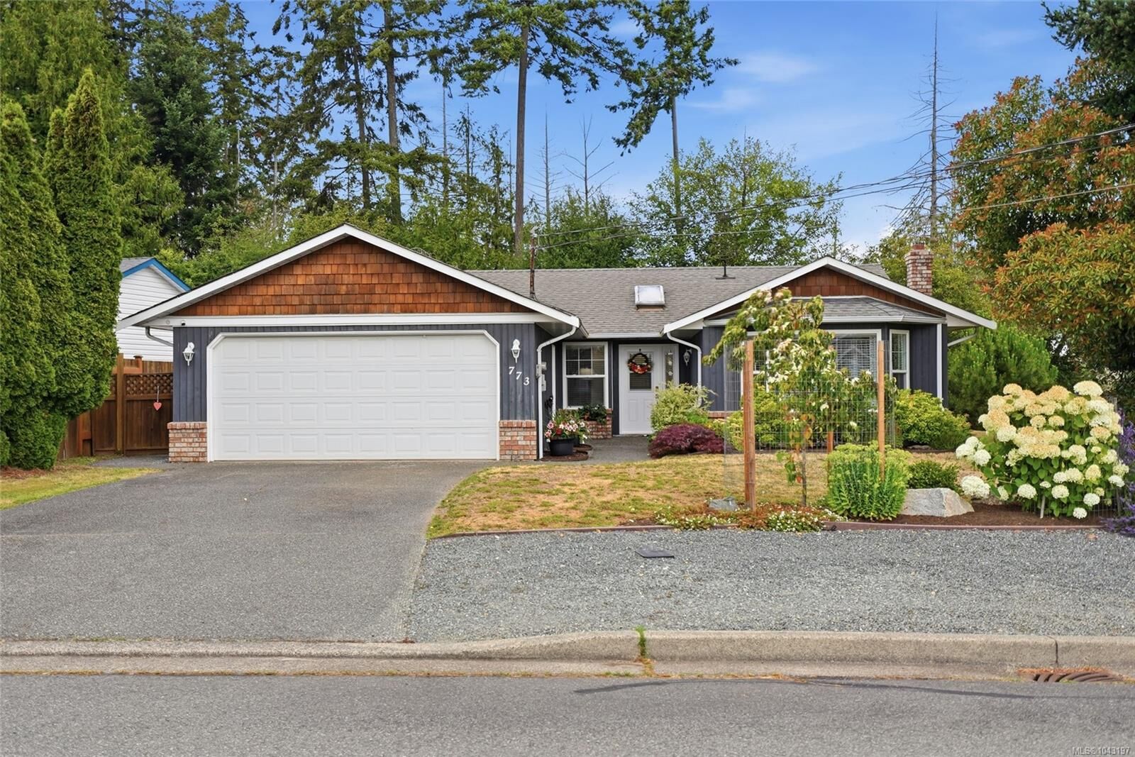 Property Photo: 773 Forsyth Ave BC V9P 1E5
