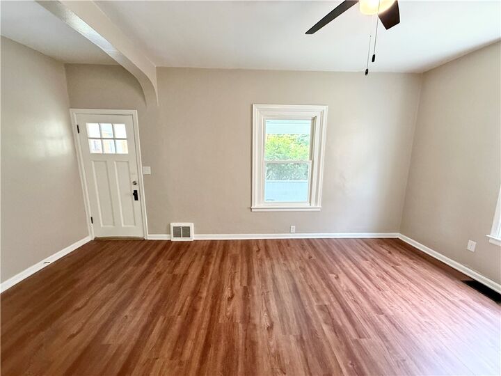Property Photo: 422 Glen Ave 1 PA 16117