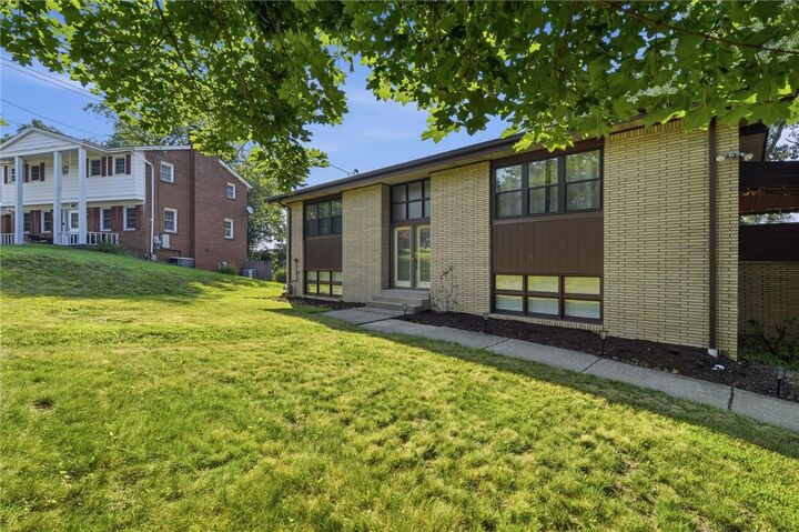 Property Photo: 1718 Mountainview Dr PA 15146