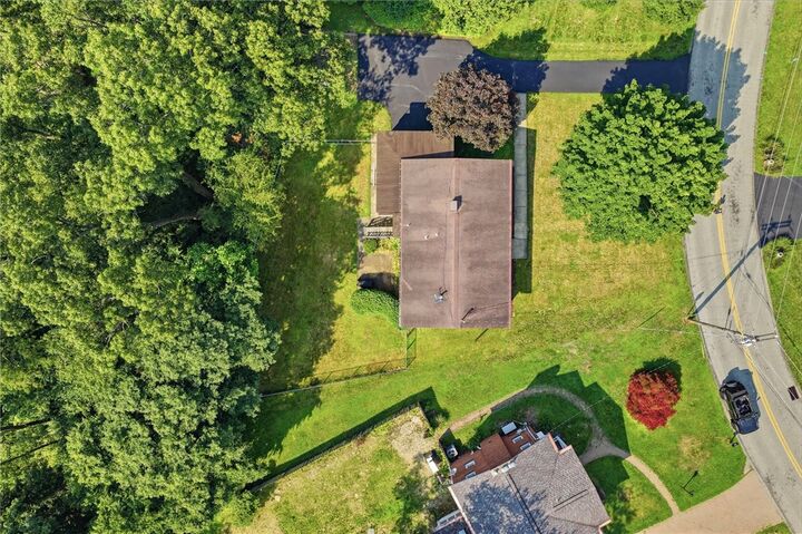 Property Photo:  1718 Mountainview Dr  PA 15146 
