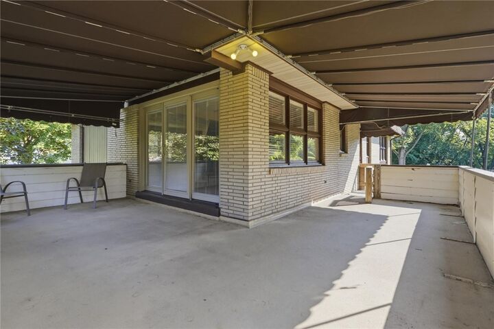 Property Photo:  1718 Mountainview Dr  PA 15146 