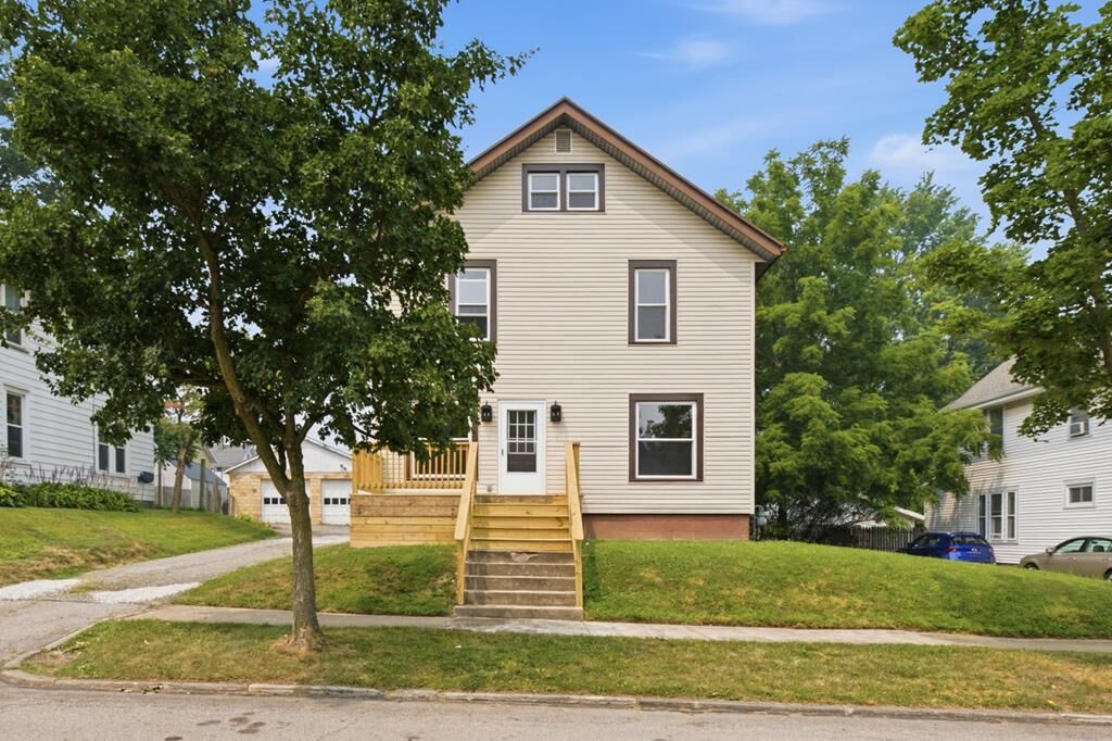 Property Photo: 516 Edgehill Ave OH 44805