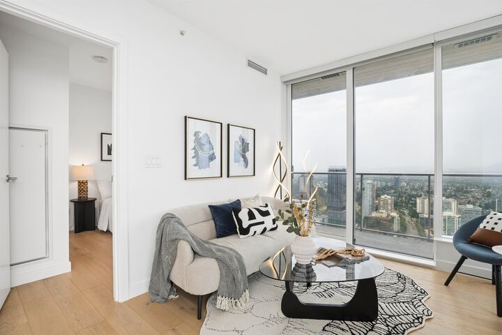 Property Photo: 6000 McKay Avenue 4607 BC V5H 0K2