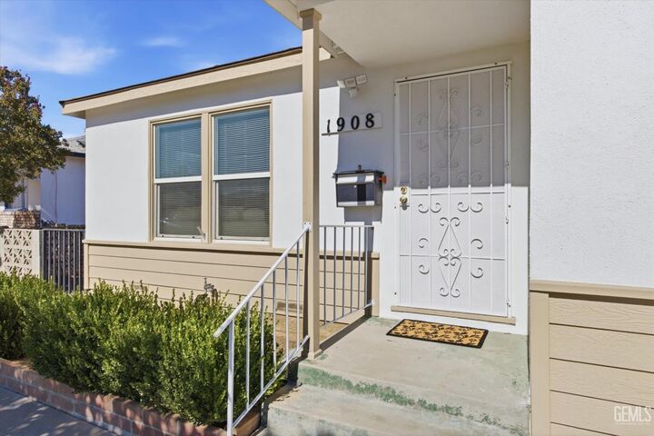 Property Photo: 1908 Esther Drive CA 93308