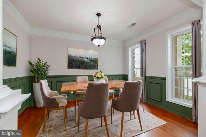 Property Photo: 24653 Rosebay Terrace VA 20105