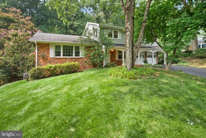 Property Photo:  8104 Chivalry Road  VA 22003 