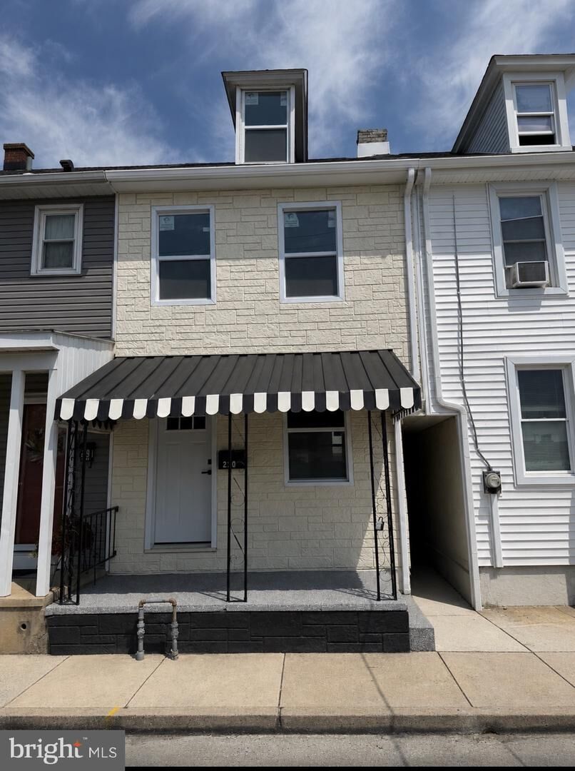 Property Photo:  221 E Guilford Street  PA 17046 