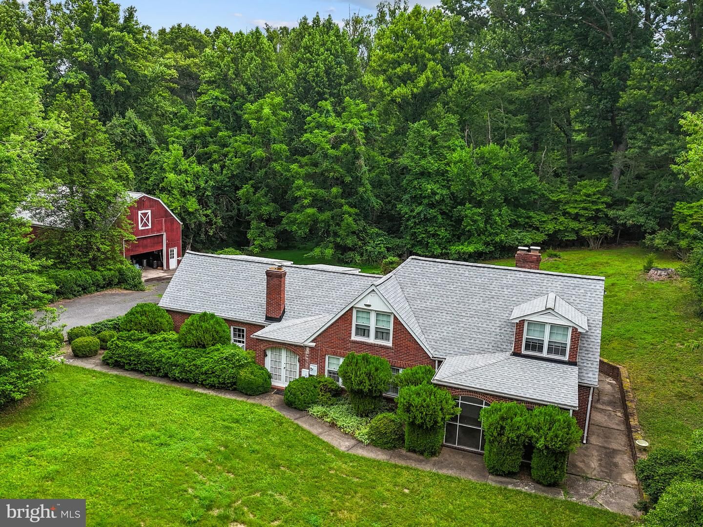 Property Photo: 10622 Vale Road VA 22124