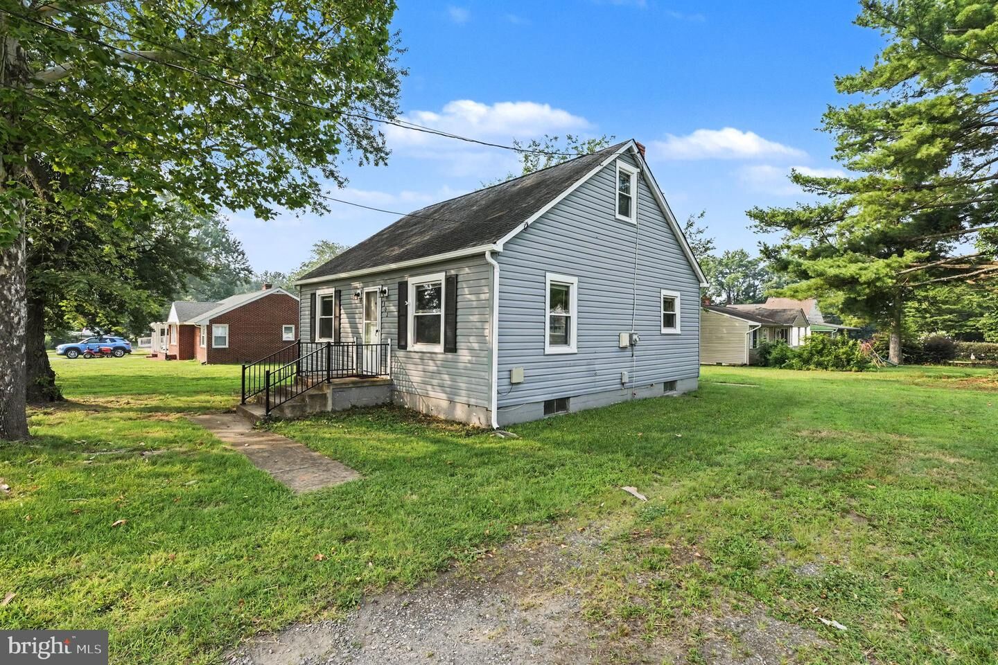 Property Photo: 302 E Chatham Street VA 22405