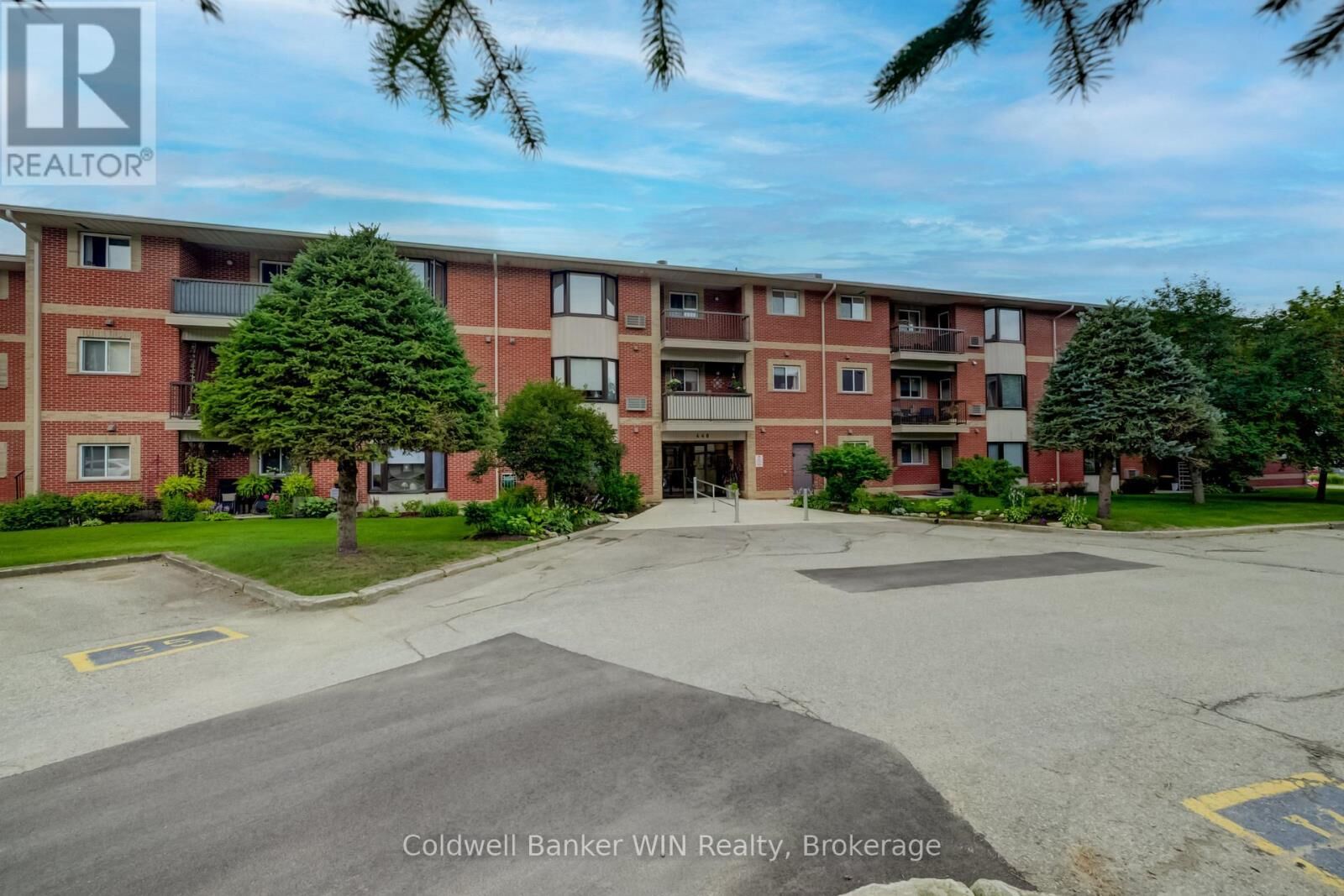 Property Photo: 440 Durham Street West 306 ON N0G 2L1