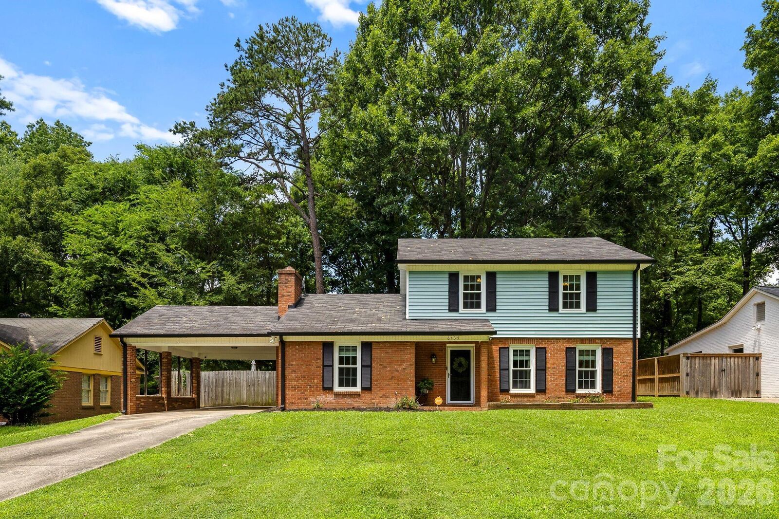 Property Photo: 6435 Bridlewood Lane NC 28215