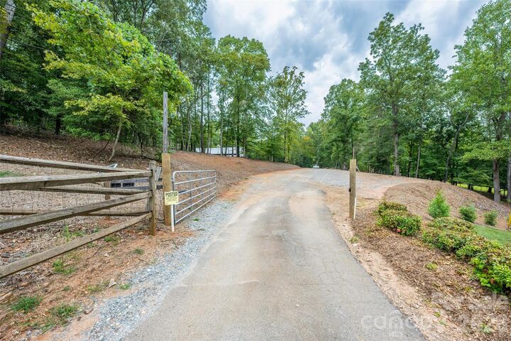 Property Photo: 1147 Whispering Winds Drive NC 28609