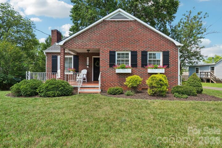 Property Photo: 1135 13th Avenue Avenue NC 28601