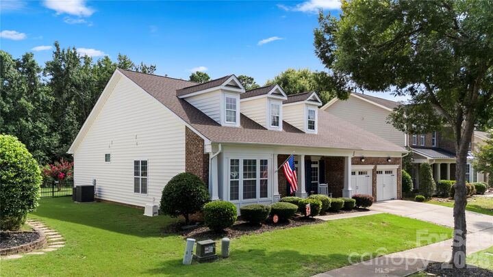 Property Photo: 8505 Whitehawk Hill Road NC 28173