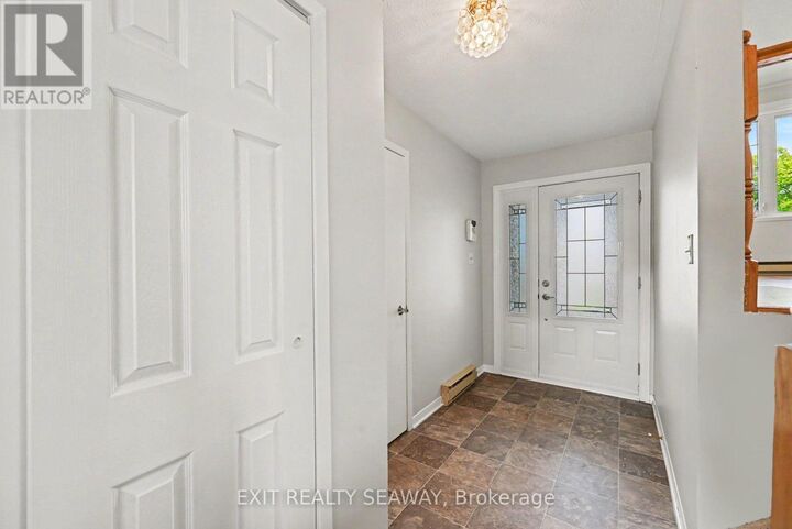 Property Photo: 1860 Belvedere Crescent ON K6H 7C7