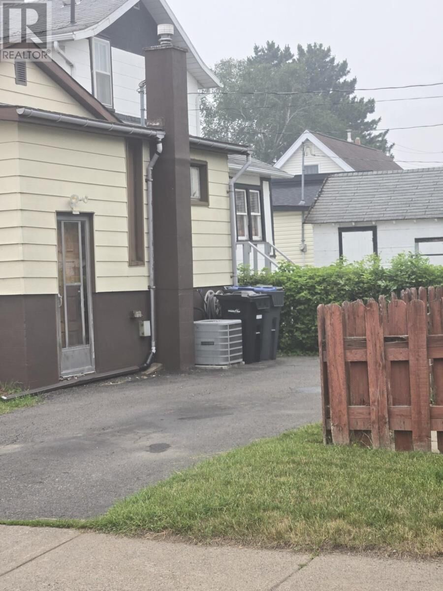 Property Photo:  377 Empire St  ON P7E 4S2 