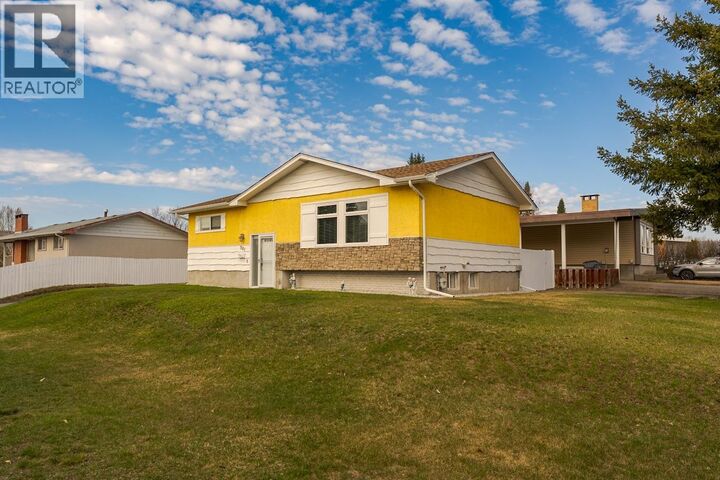 Property Photo:  901 Vedder Crescent  BC V2M 3T1 