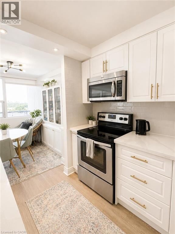 Property Photo:  2121 Roche Court 514  ON L5K 2C7 