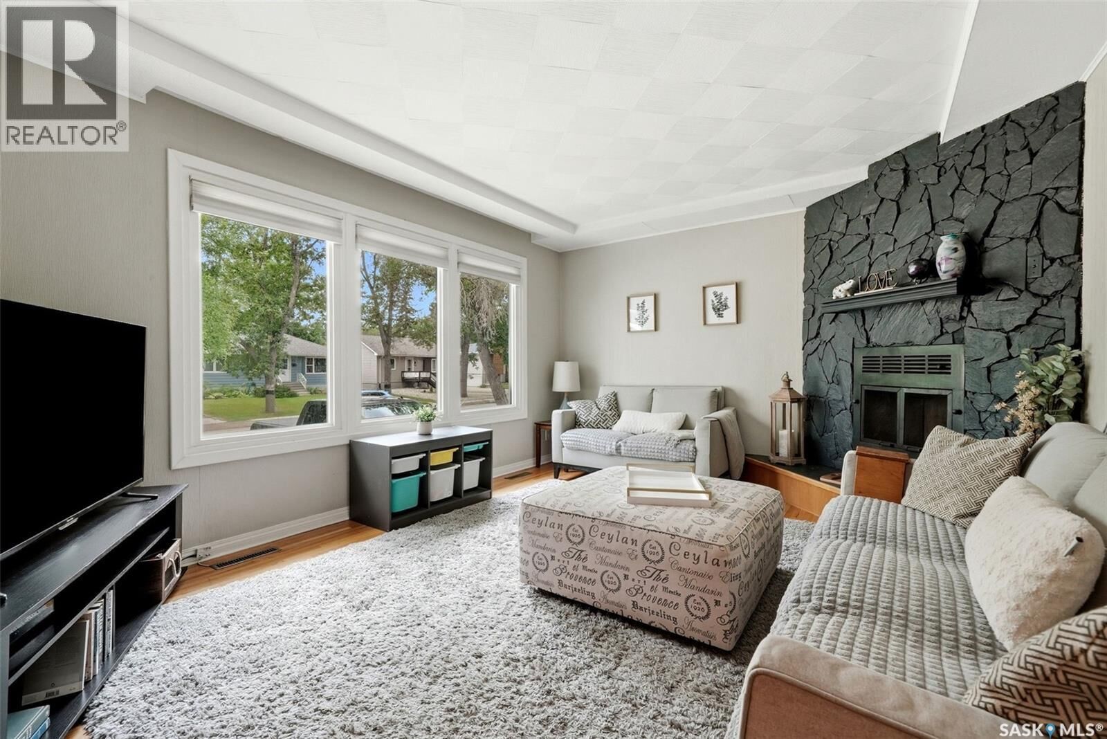 Property Photo:  408 Mullin Avenue E  SK S4N 1C7 