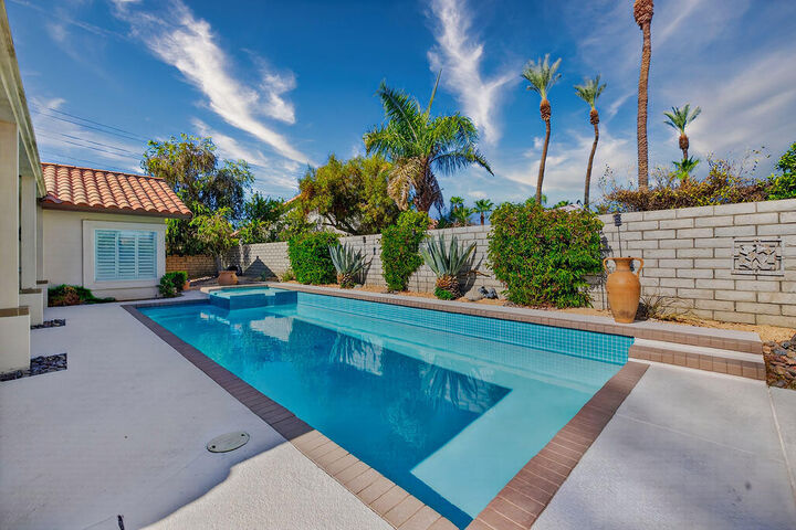 Property Photo: 137 Courtside Drive CA 92260