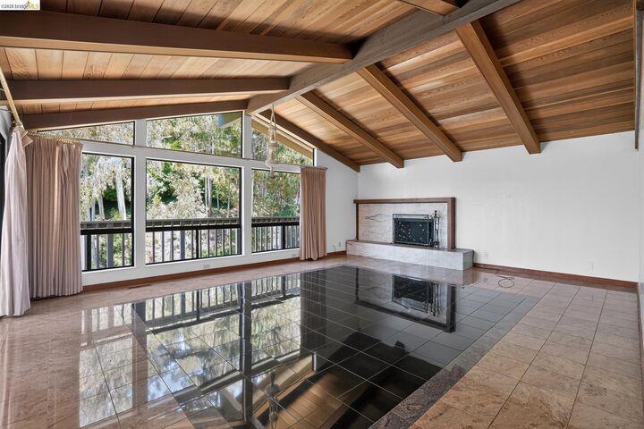 Property Photo: 525 Hampton Ave CA 94611