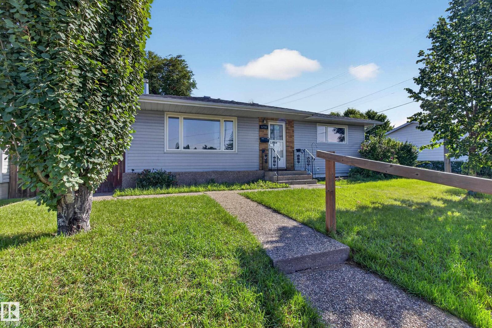 Property Photo: 5216 89 Avenue NW AB T6B 0M5