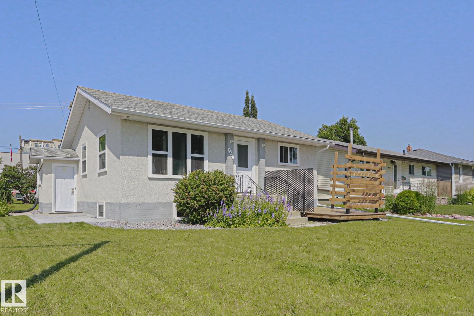 Property Photo: 4921 54 Avenue AB T7Z 1B7