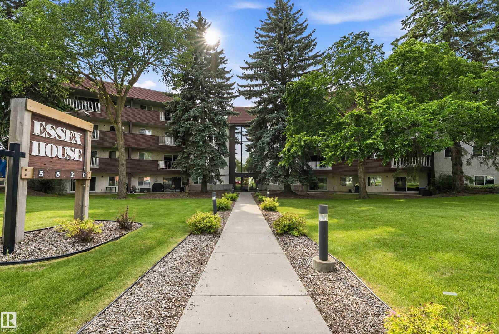 Property Photo: 5520 Riverbend Road NW 315 AB T6H 5G9