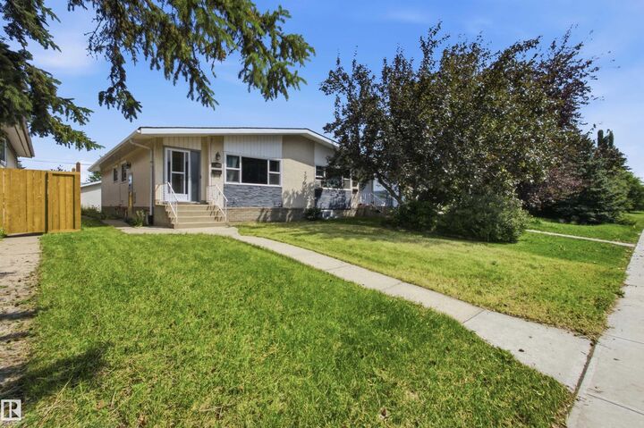 Property Photo:  11424 41 Avenue NW  AB T6J 0T8 