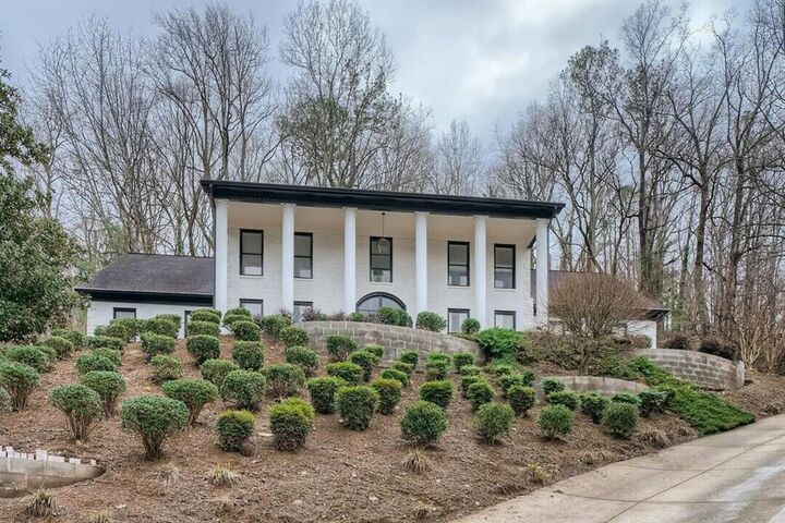 Property Photo: 425 Ferry Landing GA 30328