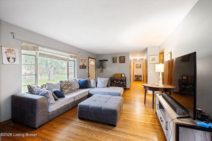 Property Photo: 4313 Naneen Dr KY 40216