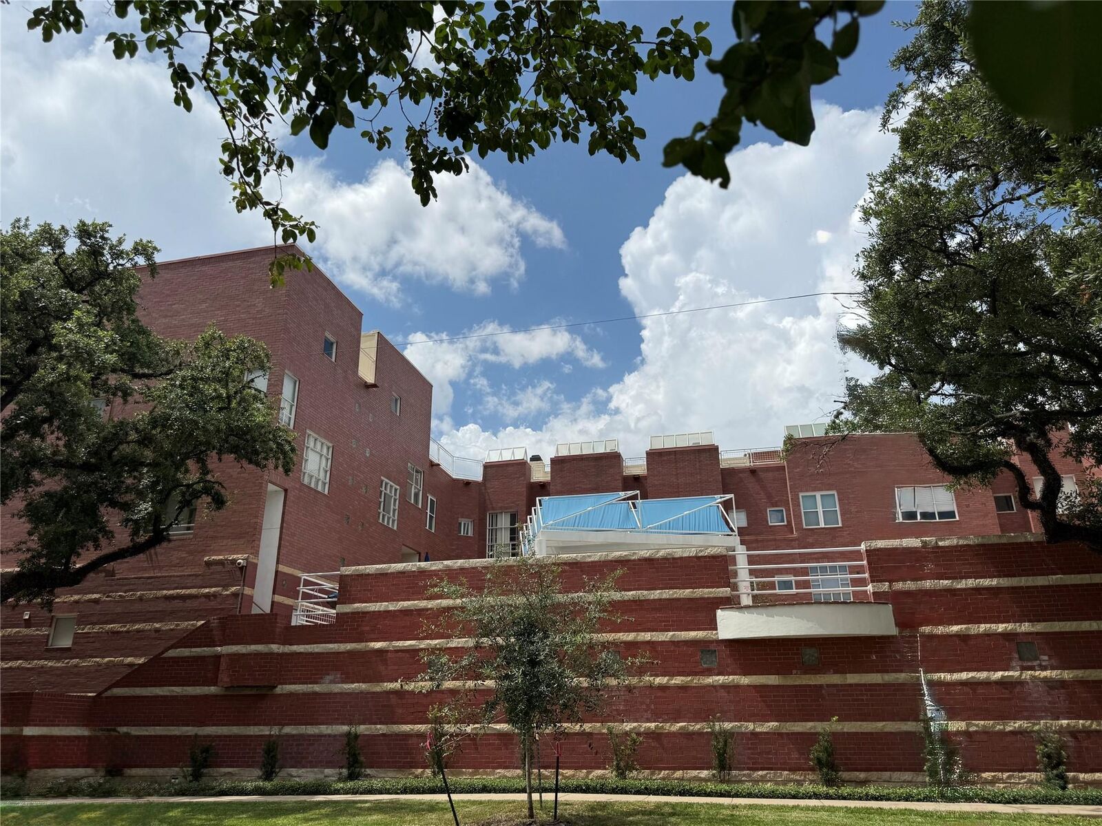 Property Photo:  4004 Montrose Boulevard 44D  TX 77006 
