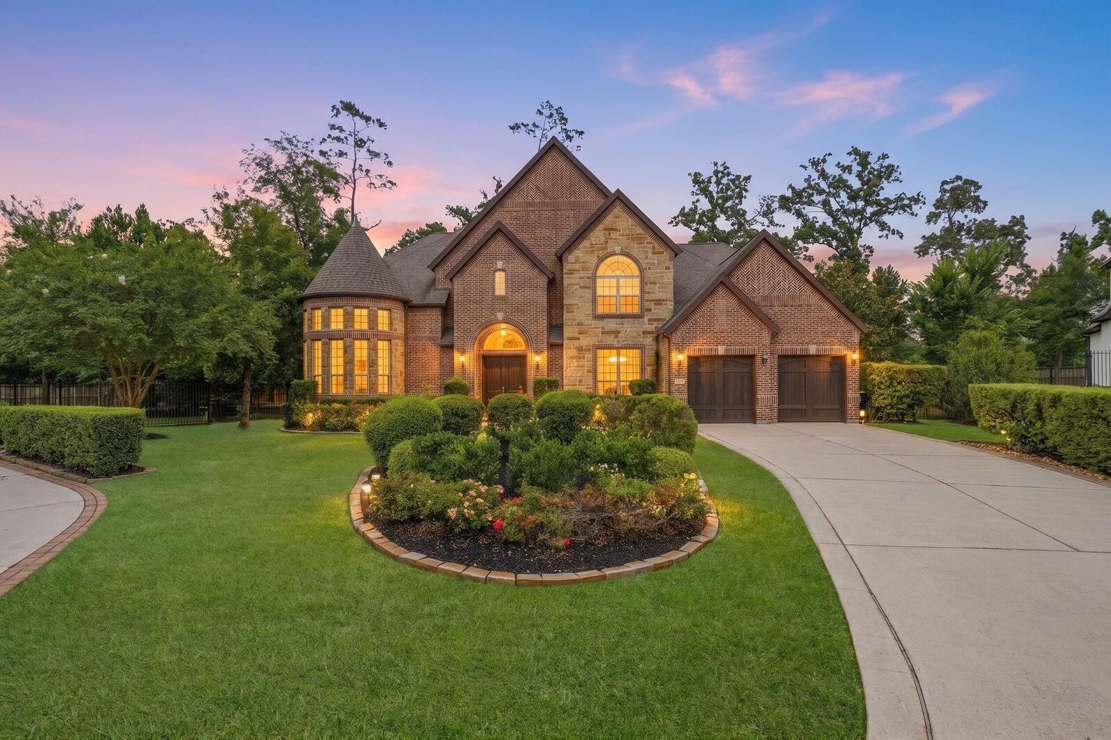 Property Photo: 10 Coronet Ridge Court TX 77375