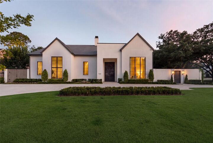 Property Photo: 5641 Holly Springs Drive TX 77056