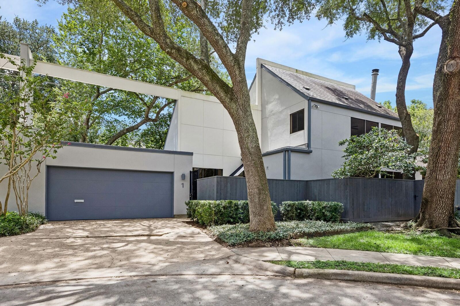 Property Photo:  1 Boulevard Green  TX 77401 