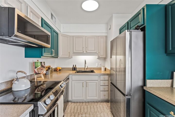 Property Photo:  419 Atkinson Drive 907  HI 96814 
