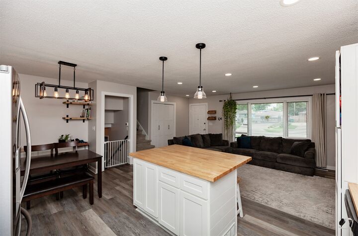 Property Photo:  614 SE 8th Street  IA 50021 